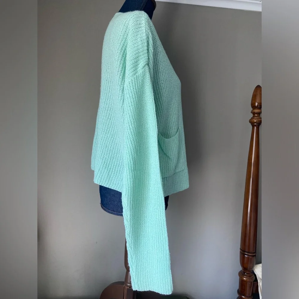3/$20 Francesca’s Women's Sweater - Picture 2 of 5